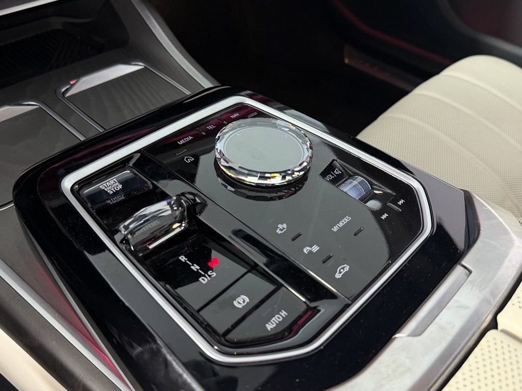 Used 2023 BMW 740i w/ Executive Package image 23