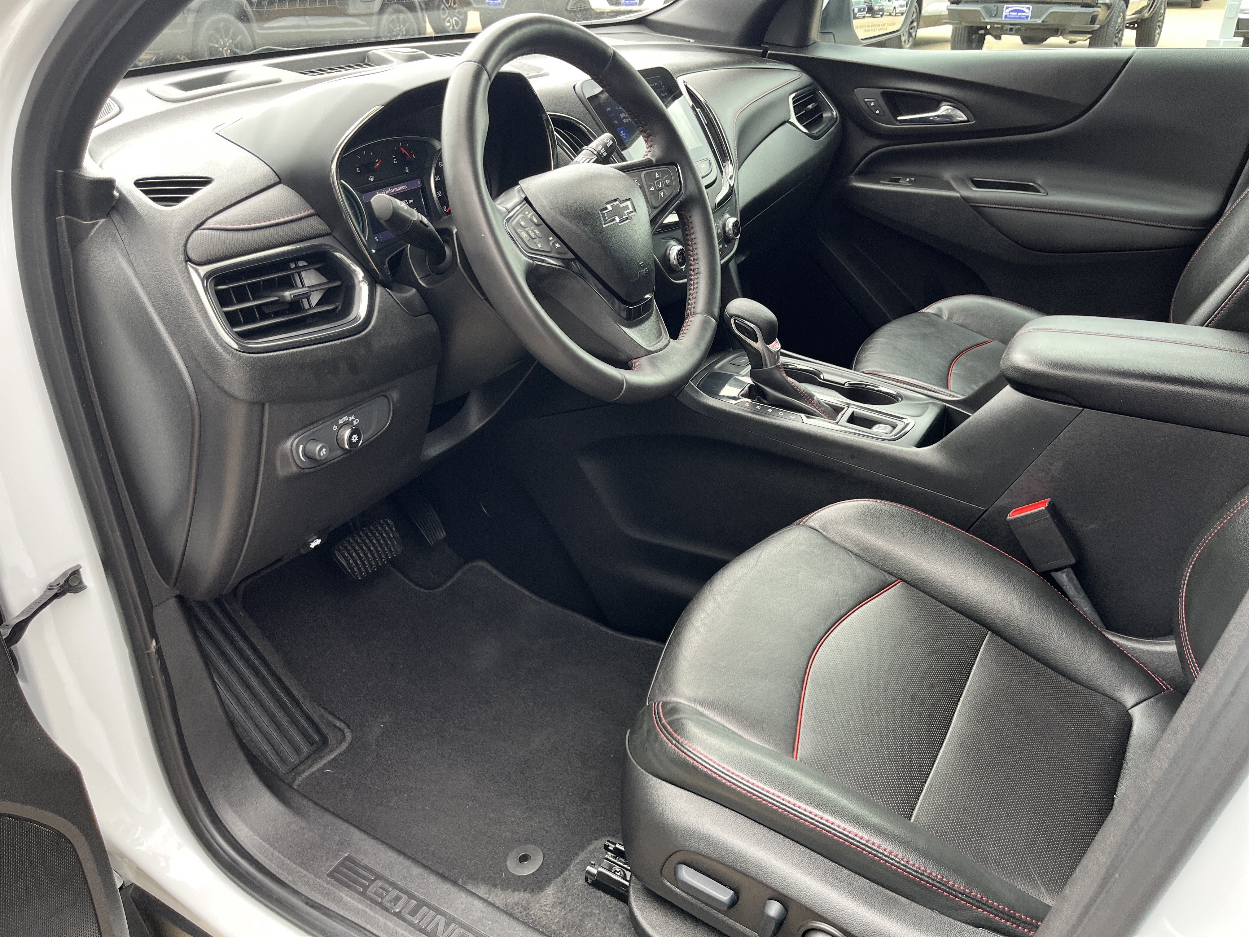 Used 2022 Chevrolet Equinox RS w/ RS Leather Package FWD image 8
