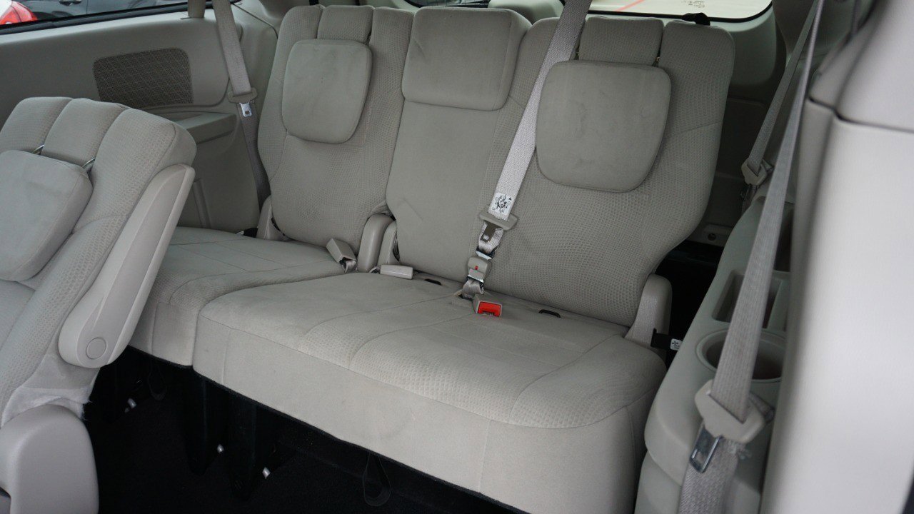 Used 2013 Dodge Grand Caravan SE image 27