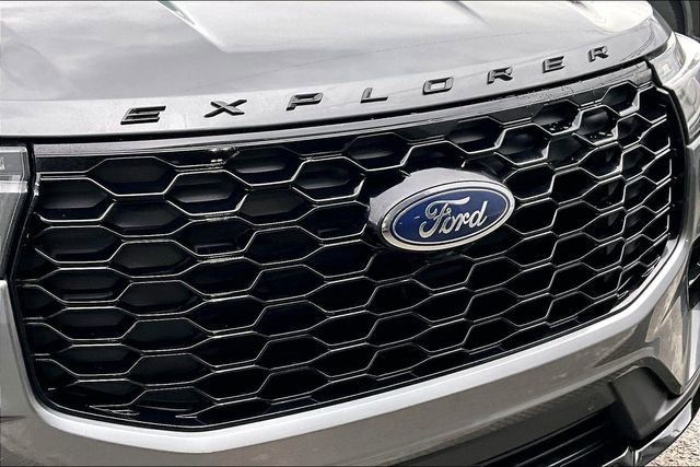 Used 2025 Ford Explorer ST-Line w/ Premium Package image 31