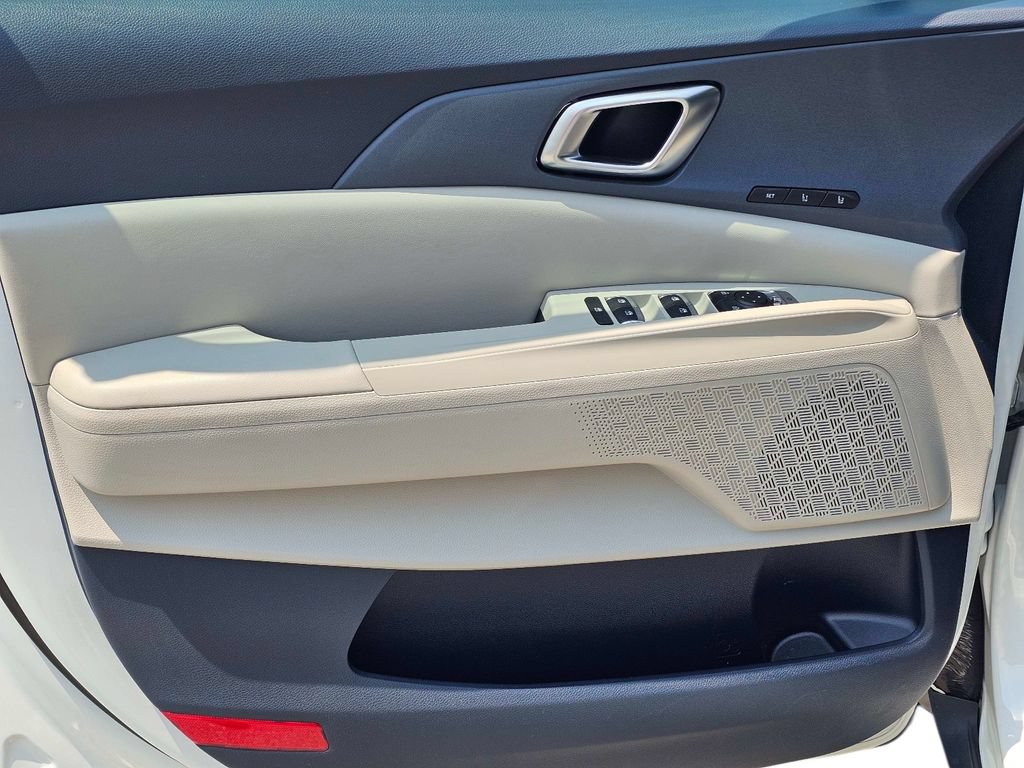 Certified 2025 Kia Carnival EX FWD image 16
