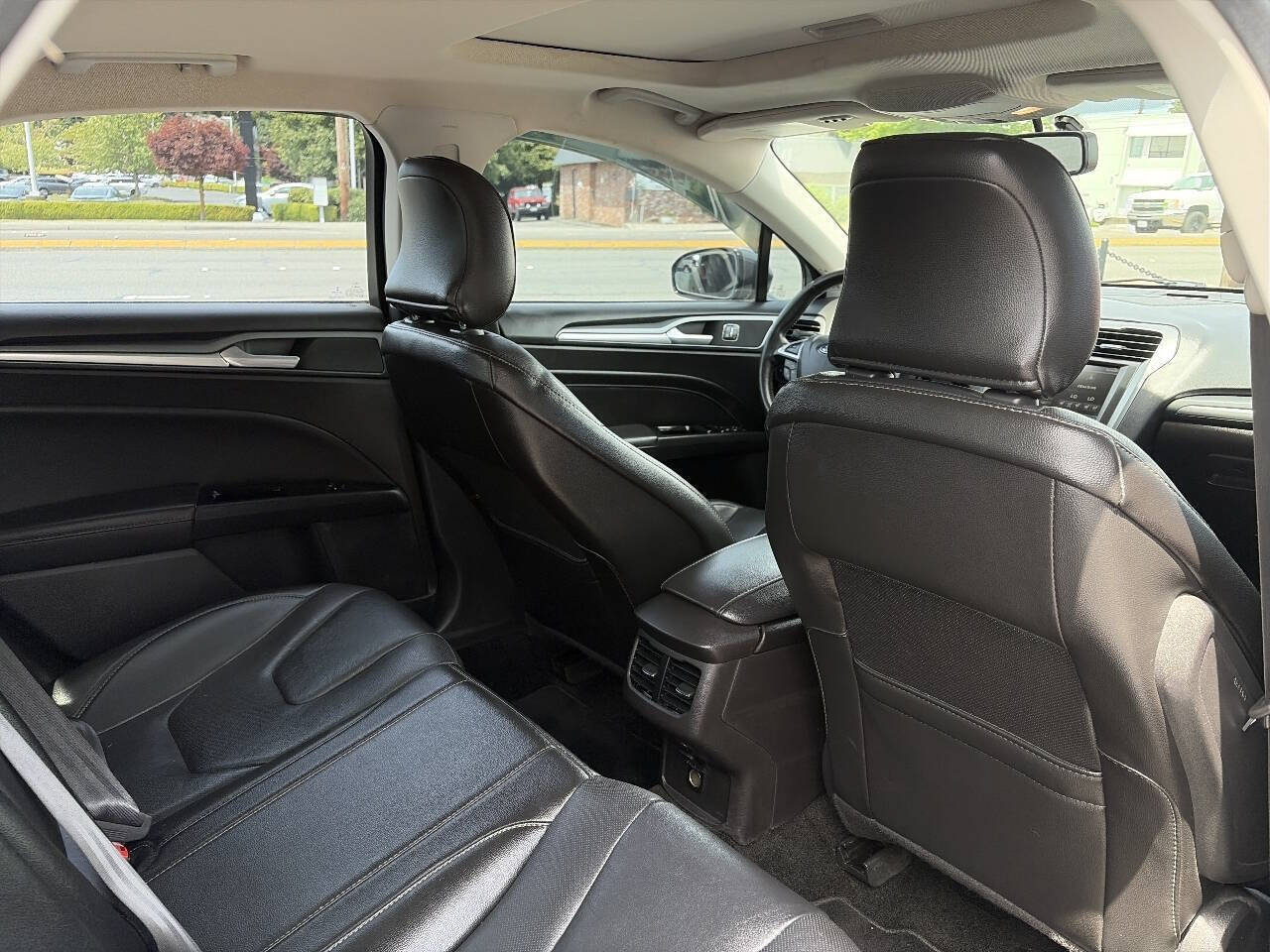 Used 2016 Ford Fusion Titanium AWD/4WD image 24