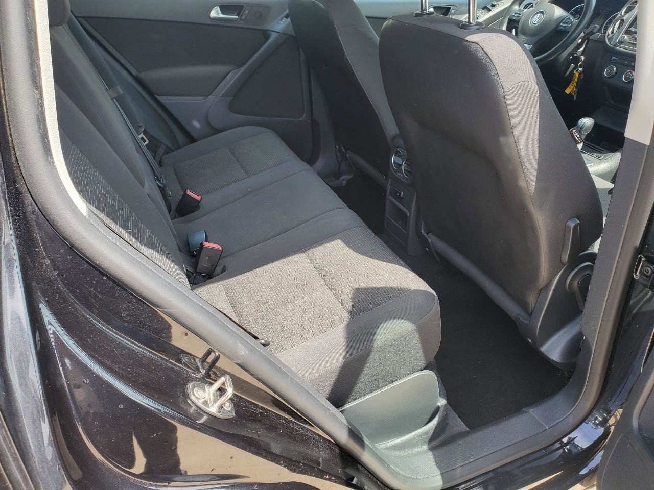 Used 2014 Volkswagen Tiguan S image 7