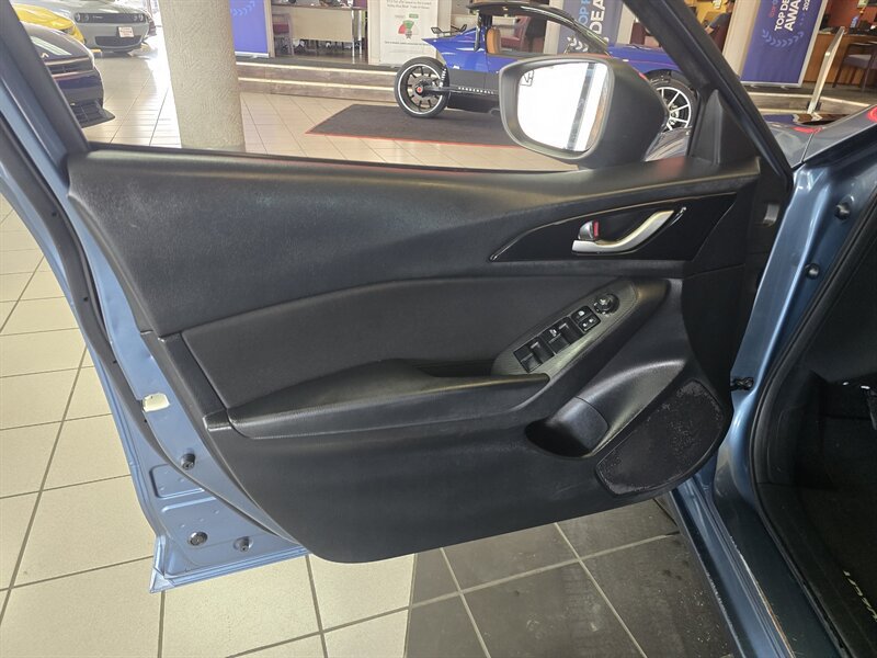 Used 2014 MAZDA MAZDA3 i Touring FWD image 7