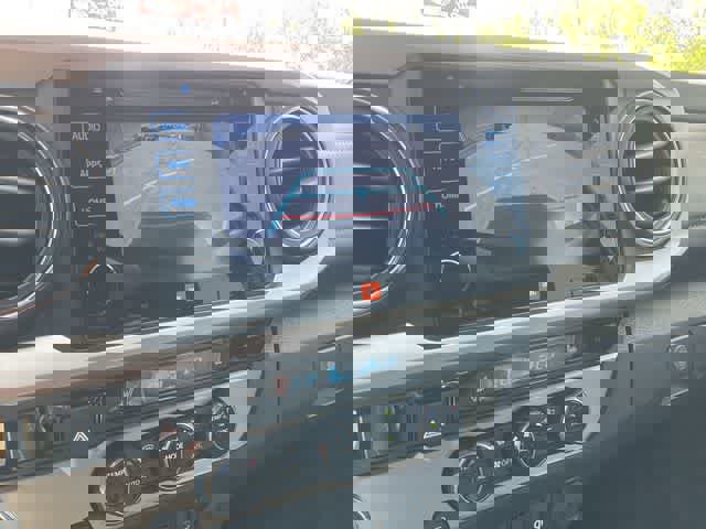 Used 2018 Toyota Tacoma Limited image 23