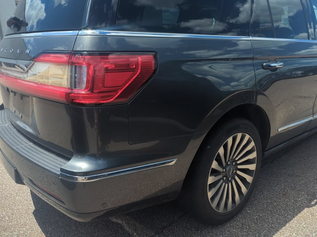 Used 2018 Lincoln Navigator Reserve w/ Technology Package AWD/4WD image 9