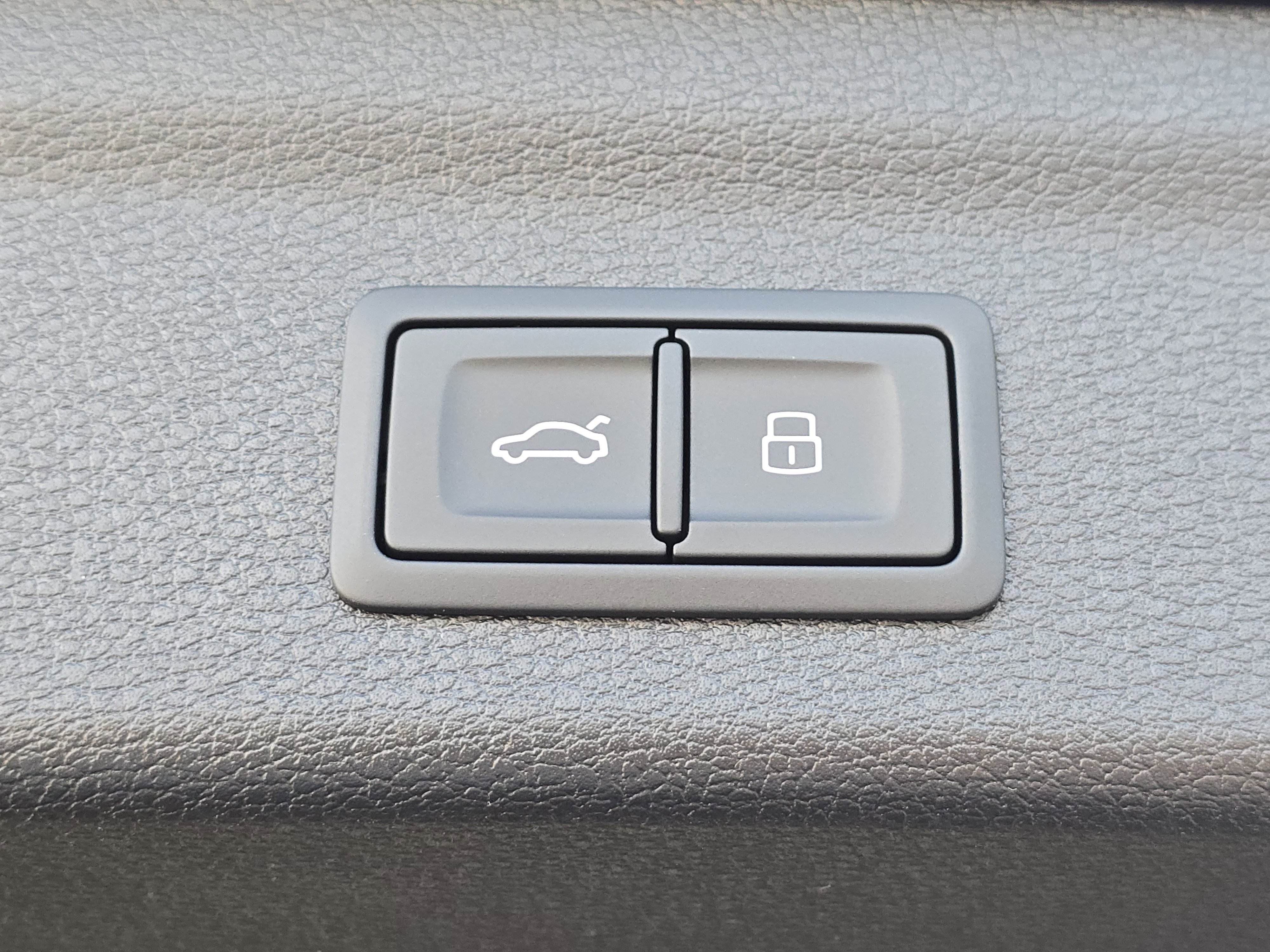 New 2025 Audi Q3 2.0T Premium image 16