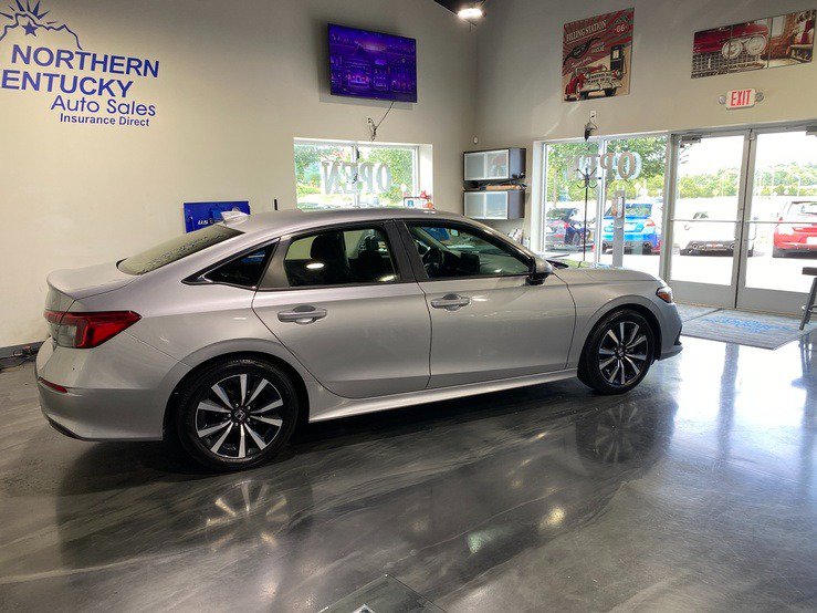 Used 2022 Honda Civic EX image 2
