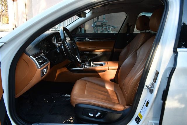 Used 2018 BMW 740i xDrive image 19
