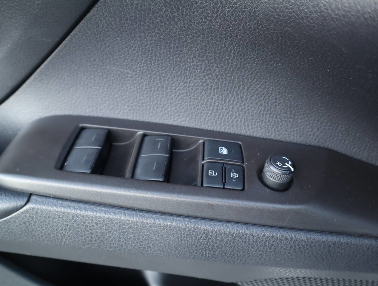 Used 2022 Toyota Camry SE image 40