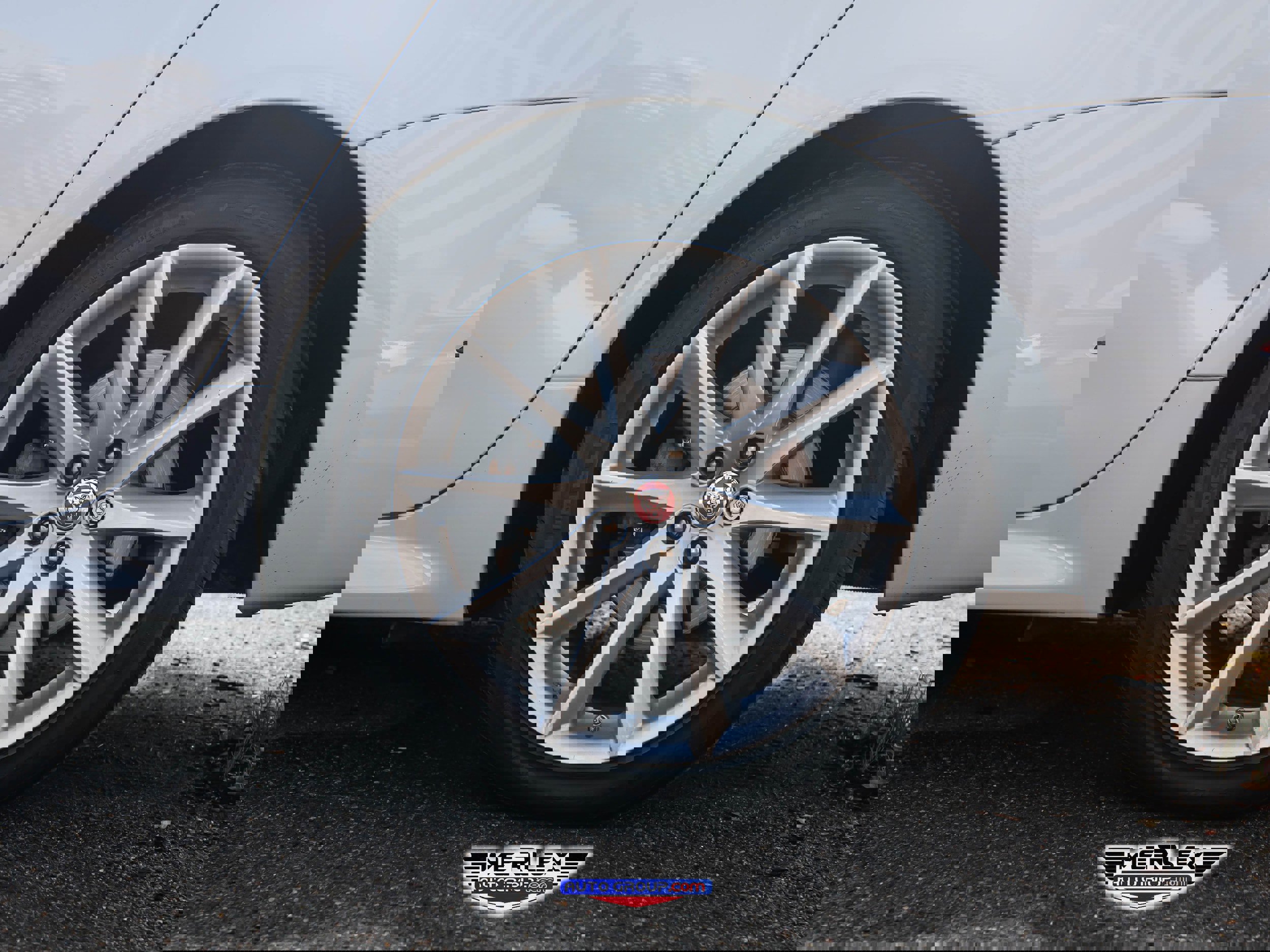 Used 2019 Jaguar XJ R-Sport image 12