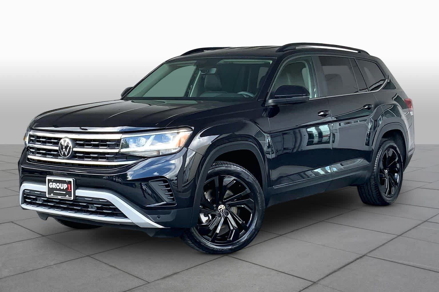 Used 2023 Volkswagen Atlas SE w/ Black Wheel Package