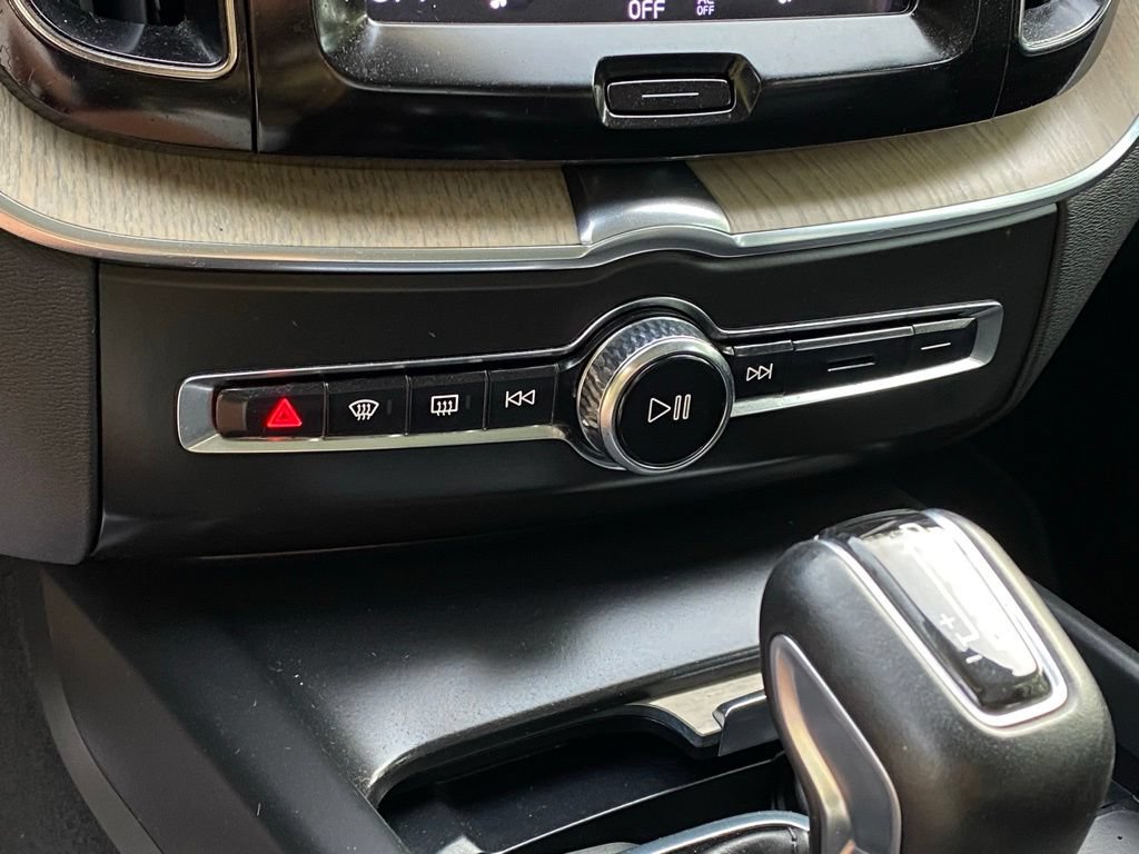 Used 2021 Volvo XC60 T5 Inscription FWD image 18