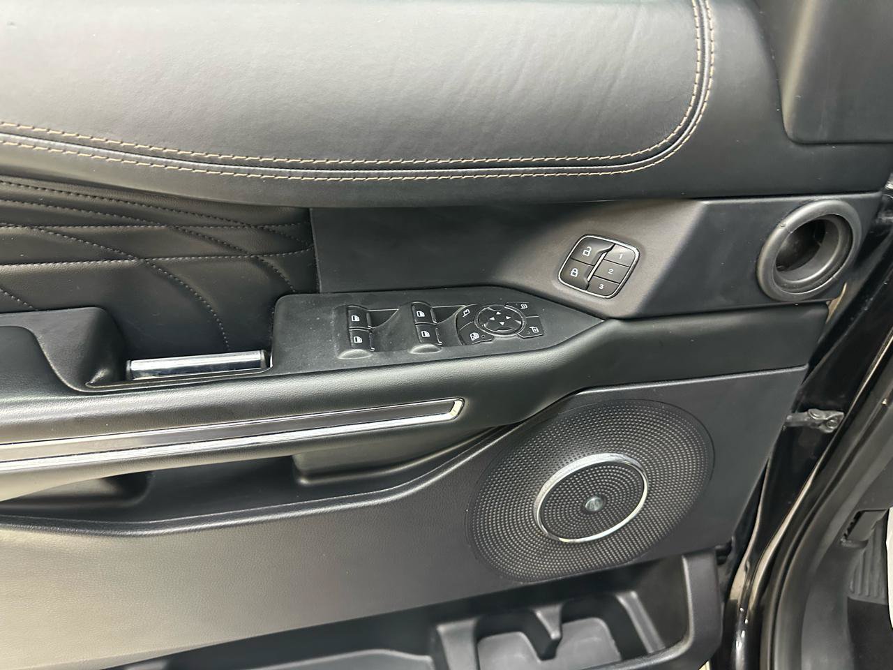 Used 2020 Ford Expedition Platinum AWD/4WD image 19