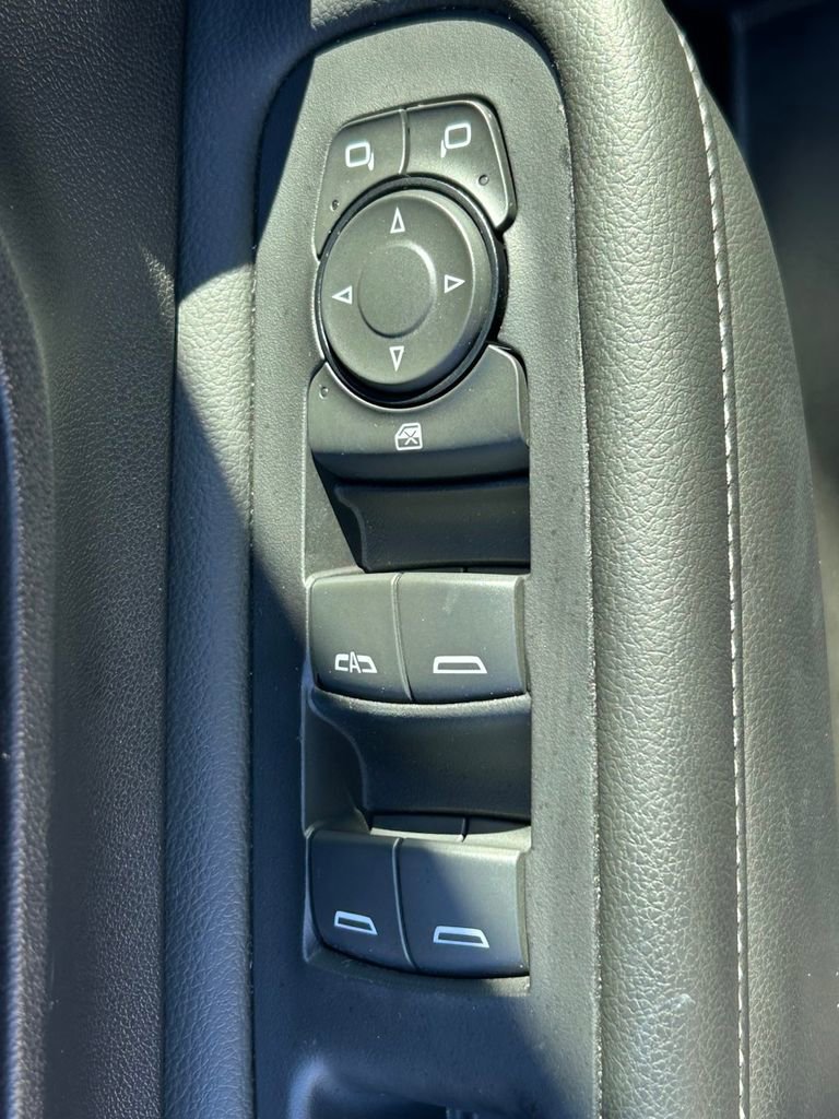 Used 2024 GMC Terrain SLE image 21