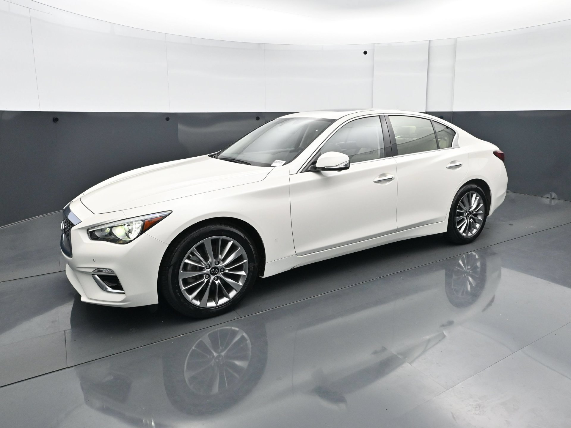 Used 2024 INFINITI Q50 Luxe AWD/4WD image 2
