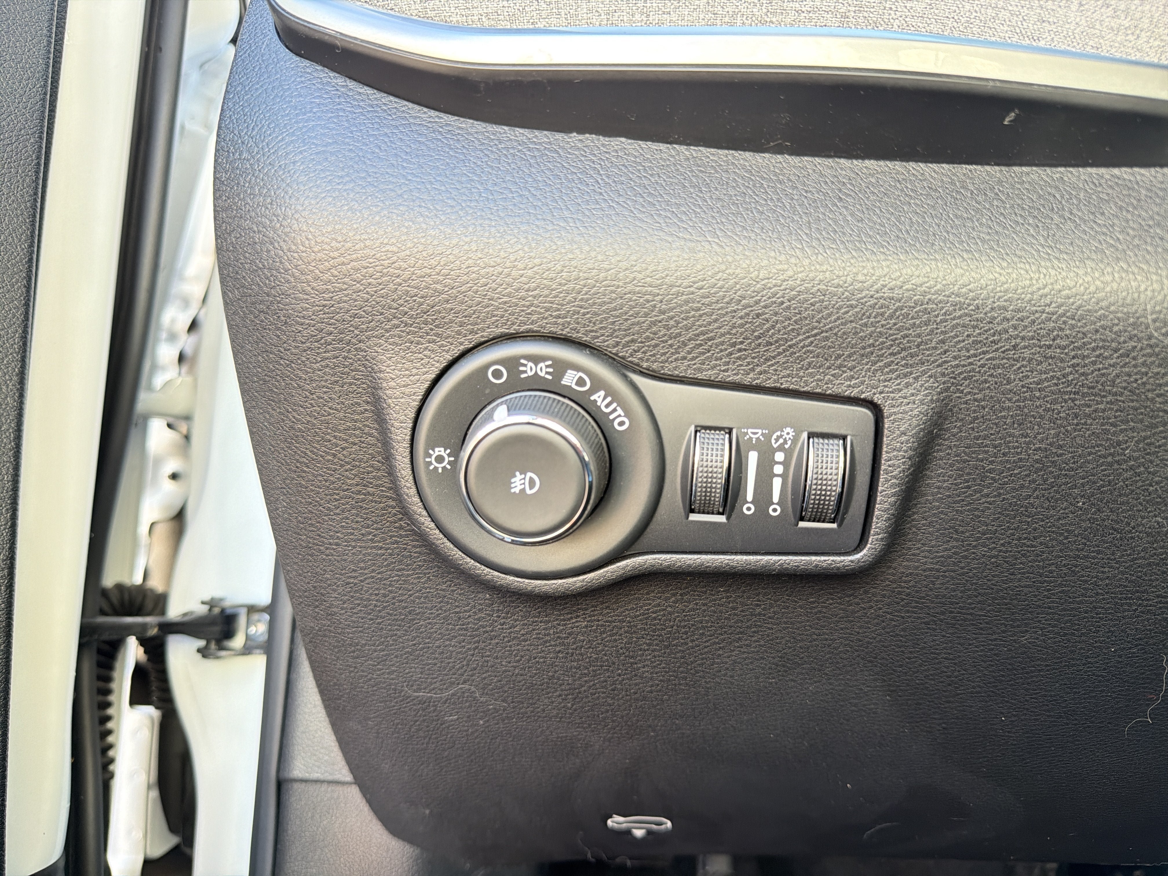 Used 2023 Jeep Compass Latitude AWD/4WD image 16
