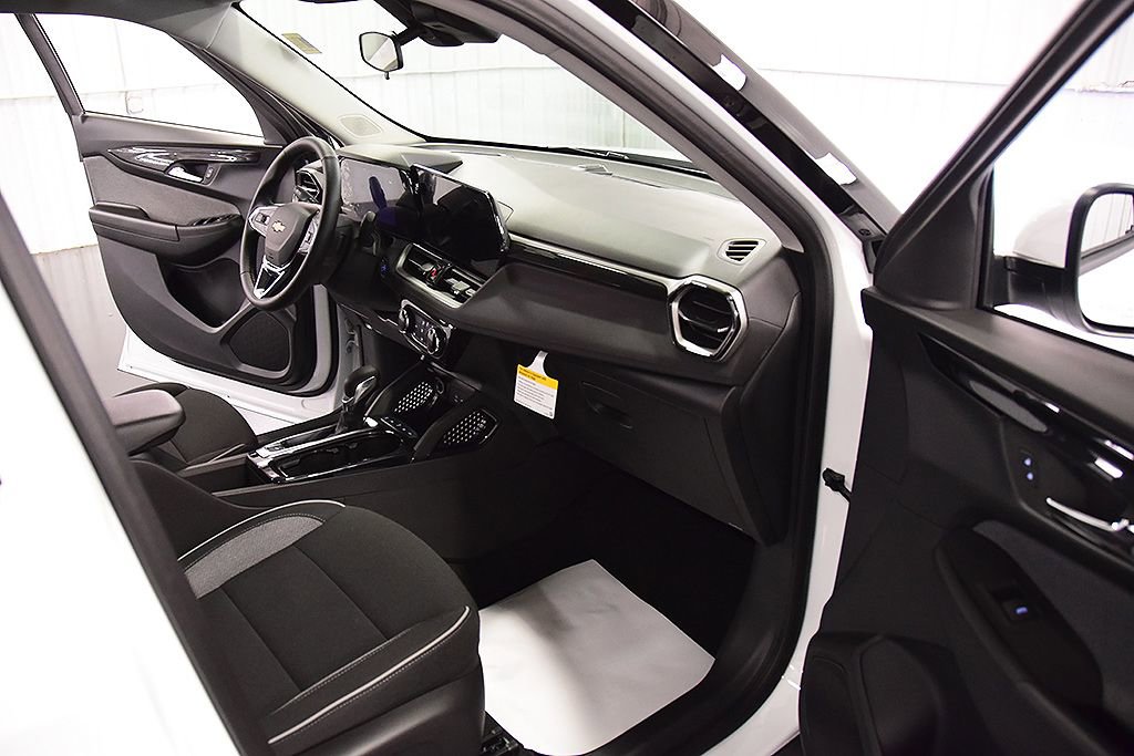 New 2026 Chevrolet TrailBlazer LT w/ LT Cold Weather Package AWD/4WD image 28