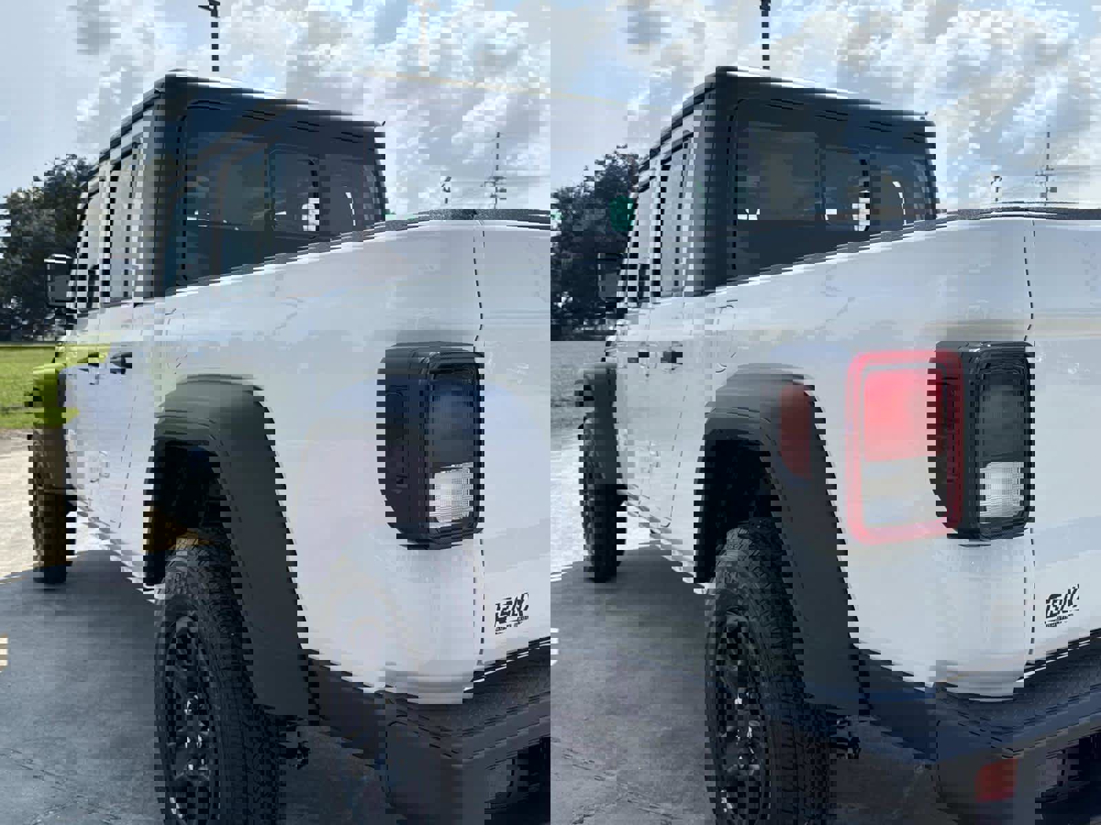 New 2025 Jeep Gladiator Sport image 9