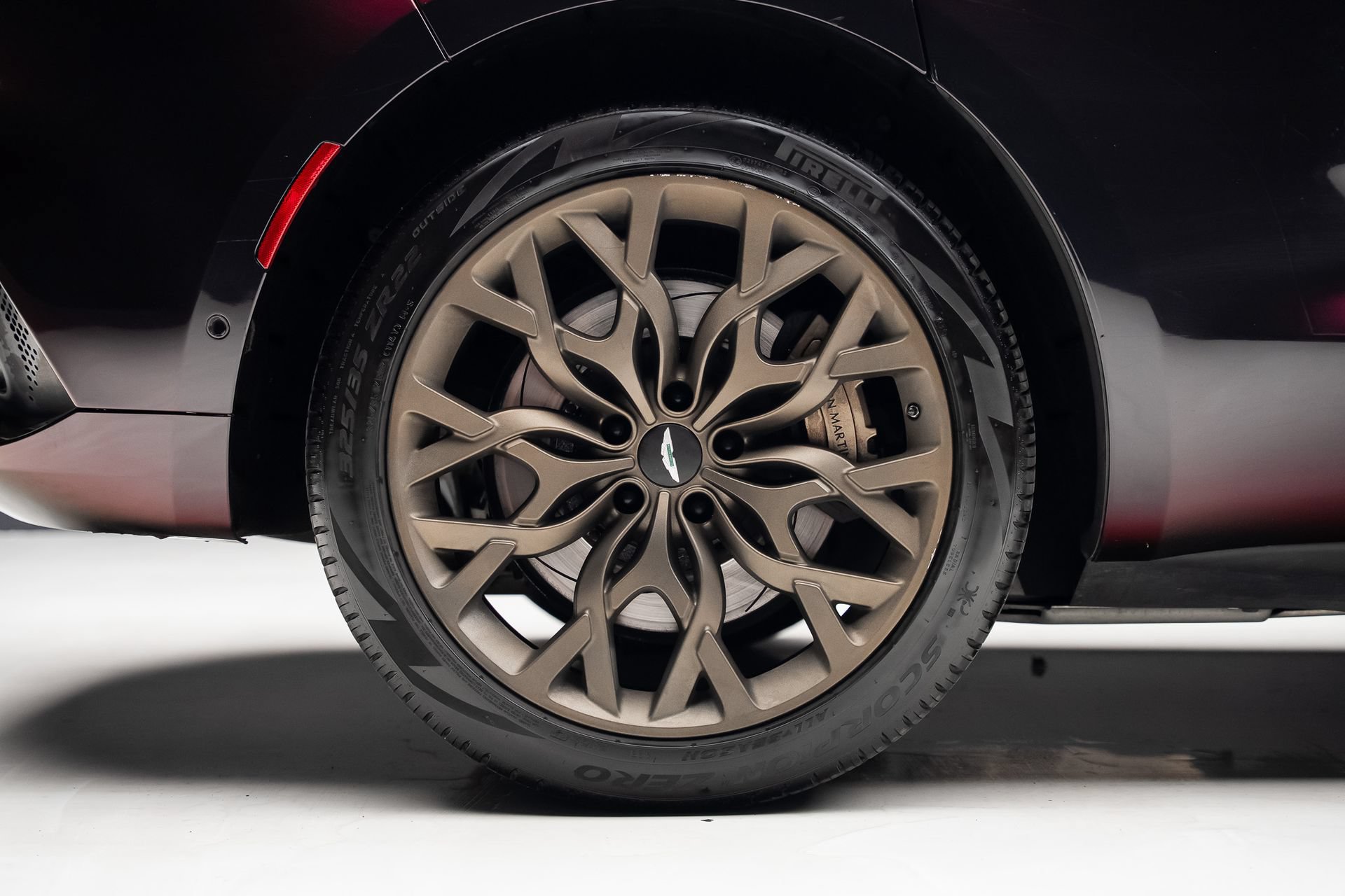 Used 2023 Aston Martin DBX AWD/4WD image 36