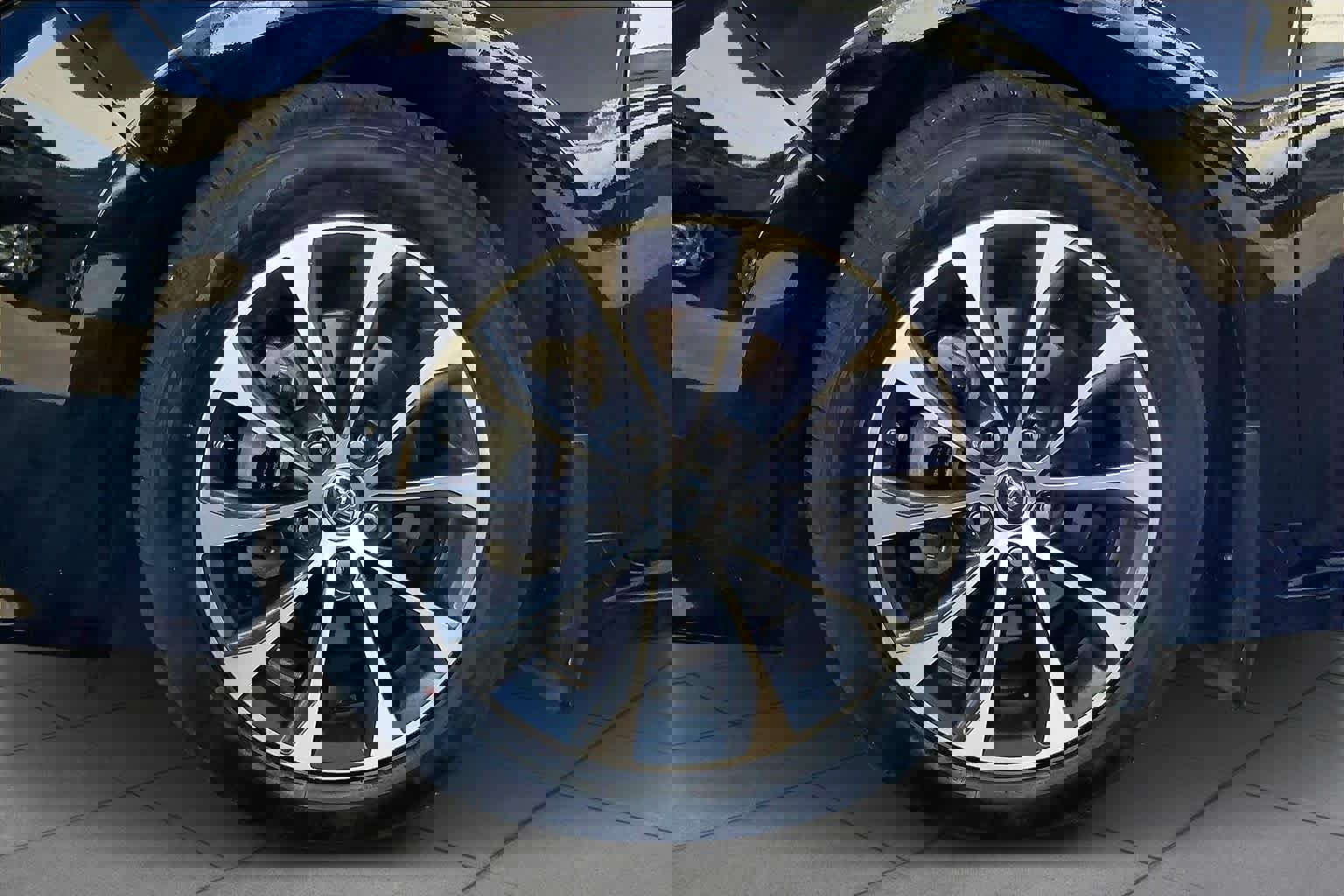 Used 2013 Toyota Avalon XLE image 10