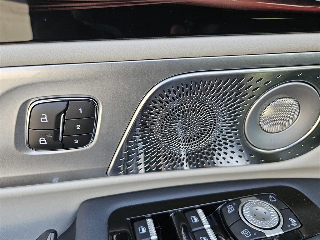 Used 2025 Lincoln Nautilus Reserve image 12