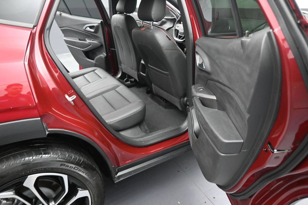 Used 2024 Chevrolet Trax RS FWD image 13
