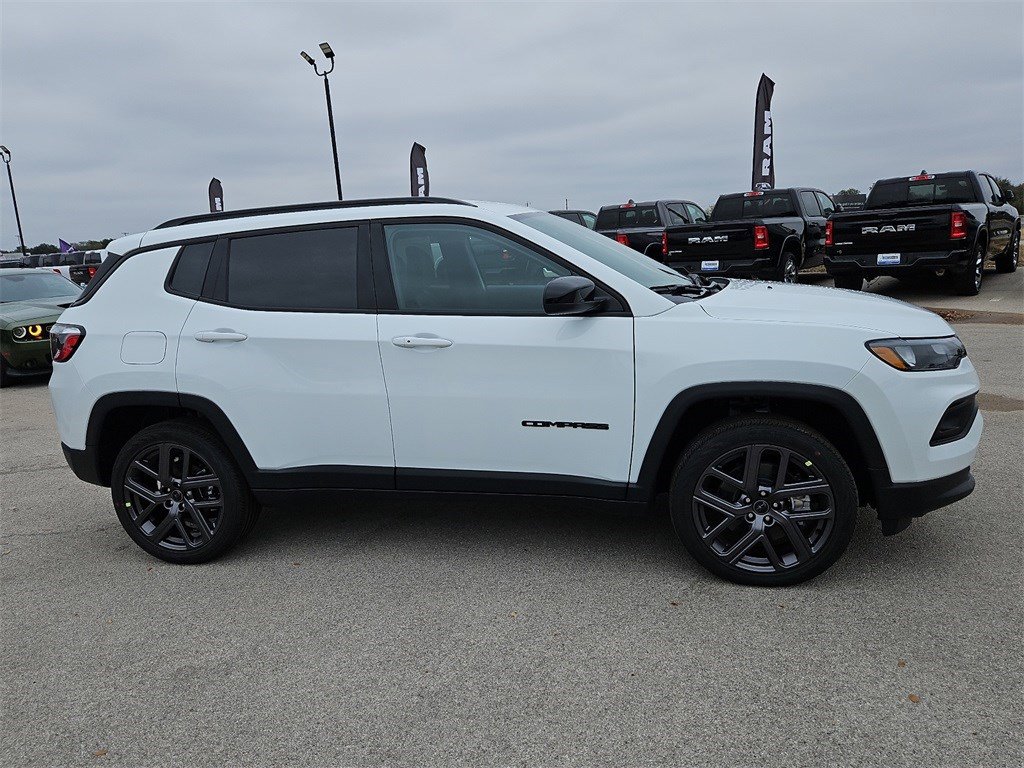 New 2026 Jeep Compass Latitude image 8