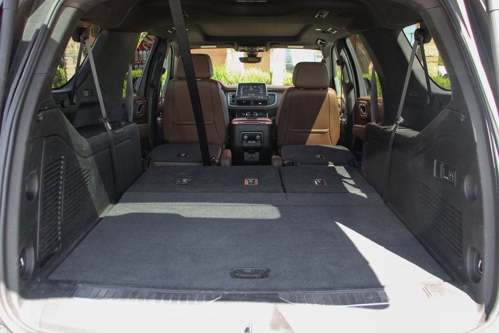 Used 2021 Chevrolet Suburban High Country w/ Premium Package image 11