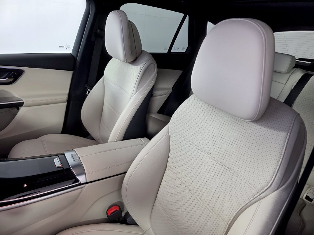 Certified 2026 Mercedes-Benz GLC 300 image 11