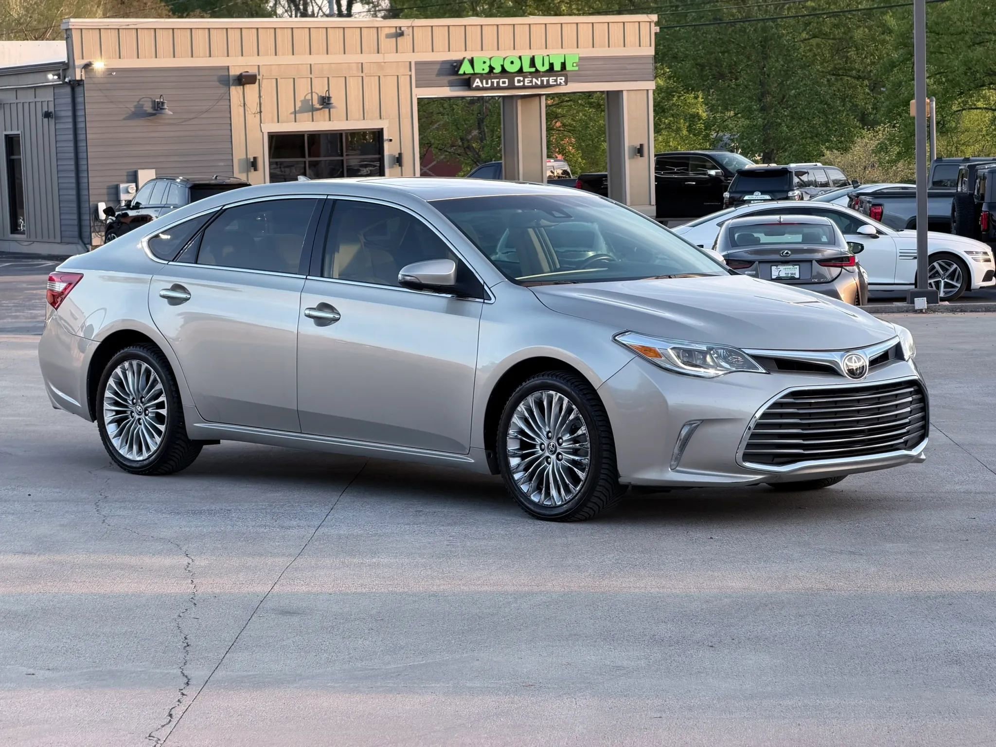 Used 2017 Toyota Avalon Limited FWD image 64