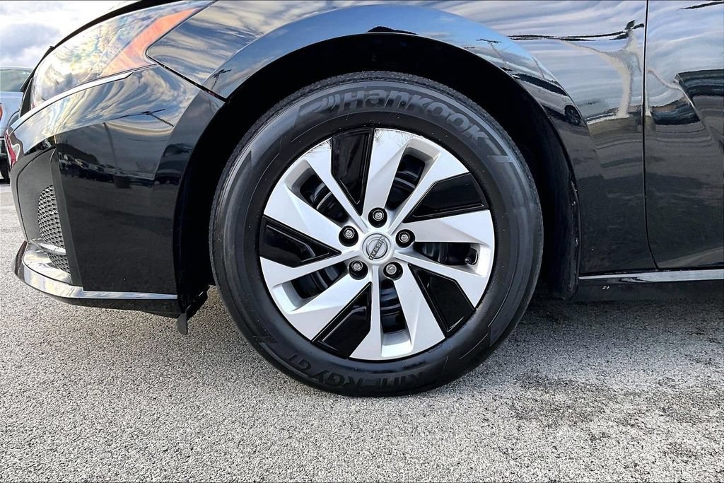 Used 2025 Nissan Altima 2.5 S FWD image 9
