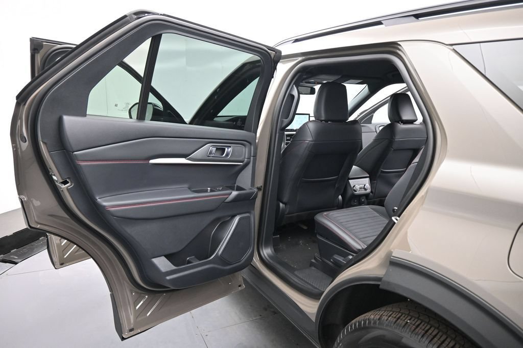 New 2026 Ford Explorer ST-Line w/ ST-Line Street Pack RWD image 21