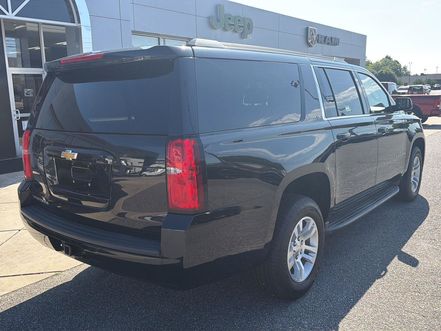 Used 2019 Chevrolet Suburban LT AWD/4WD image 10