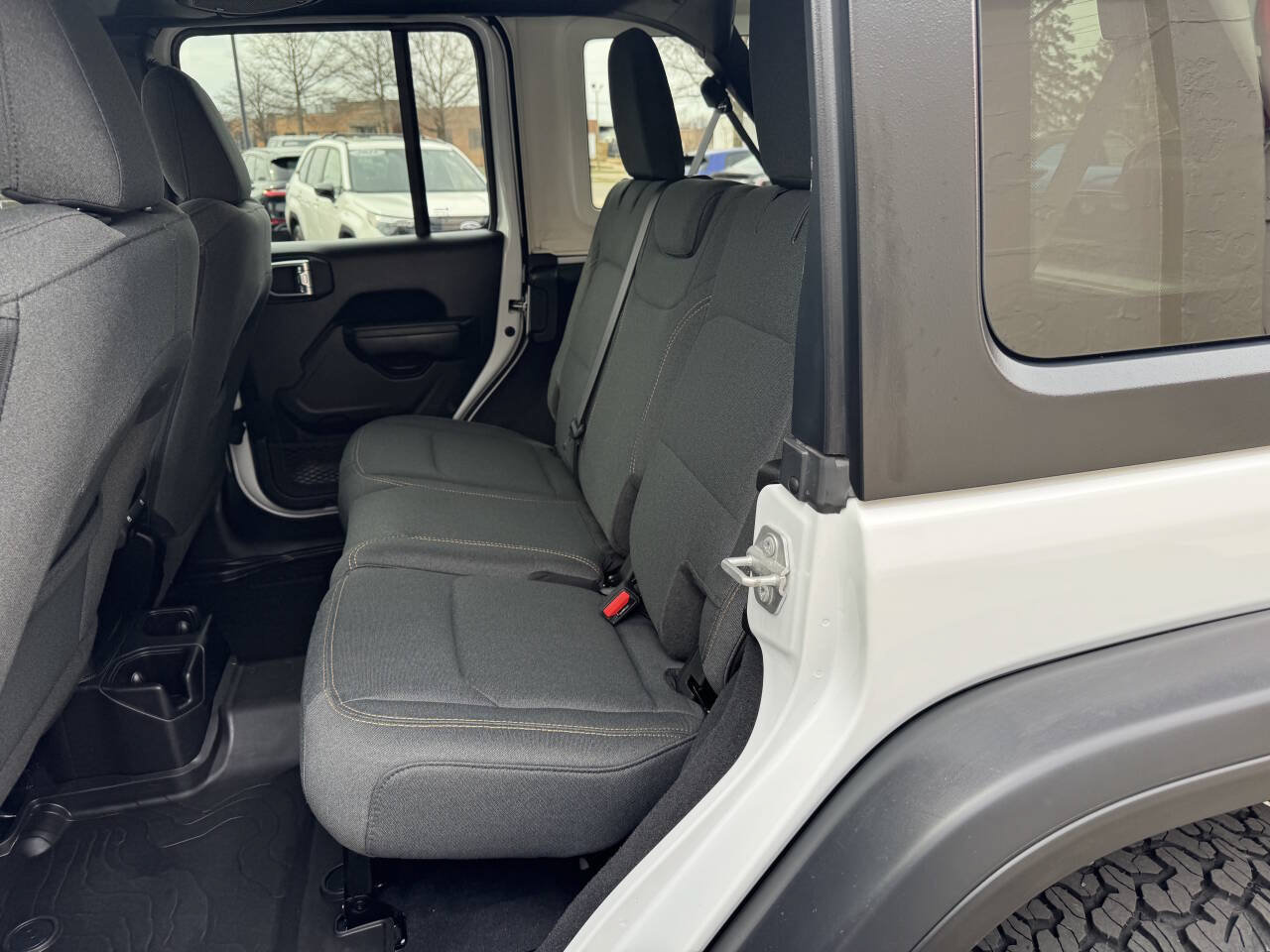 Used 2024 Jeep Wrangler 4WD Unlimited Willys image 8
