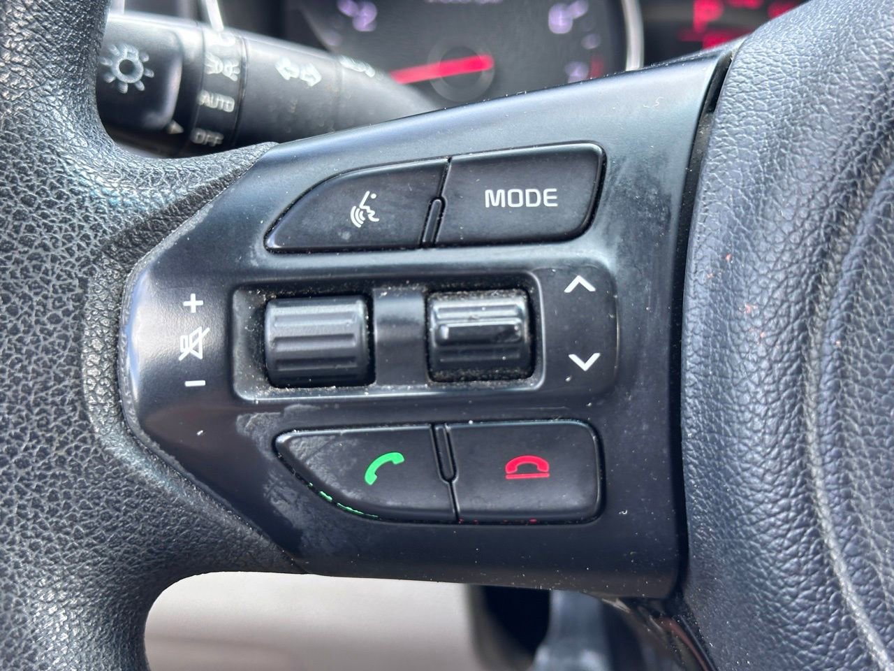 Used 2016 Kia Sedona LX w/ LX Convenience Package image 28
