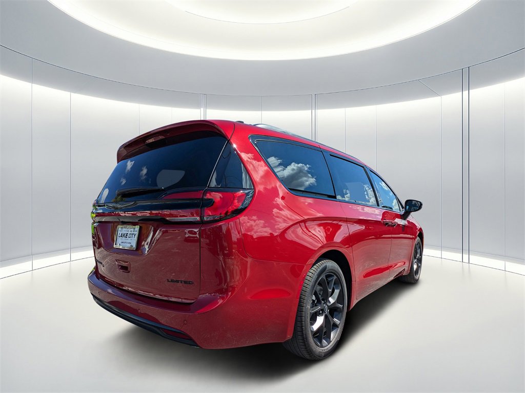 New 2026 Chrysler Pacifica Limited w/ Uconnect Theater Family Group image 4