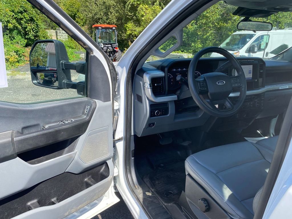 Used 2023 Ford F250 XL w/ Snow Plow/Camper Package image 10