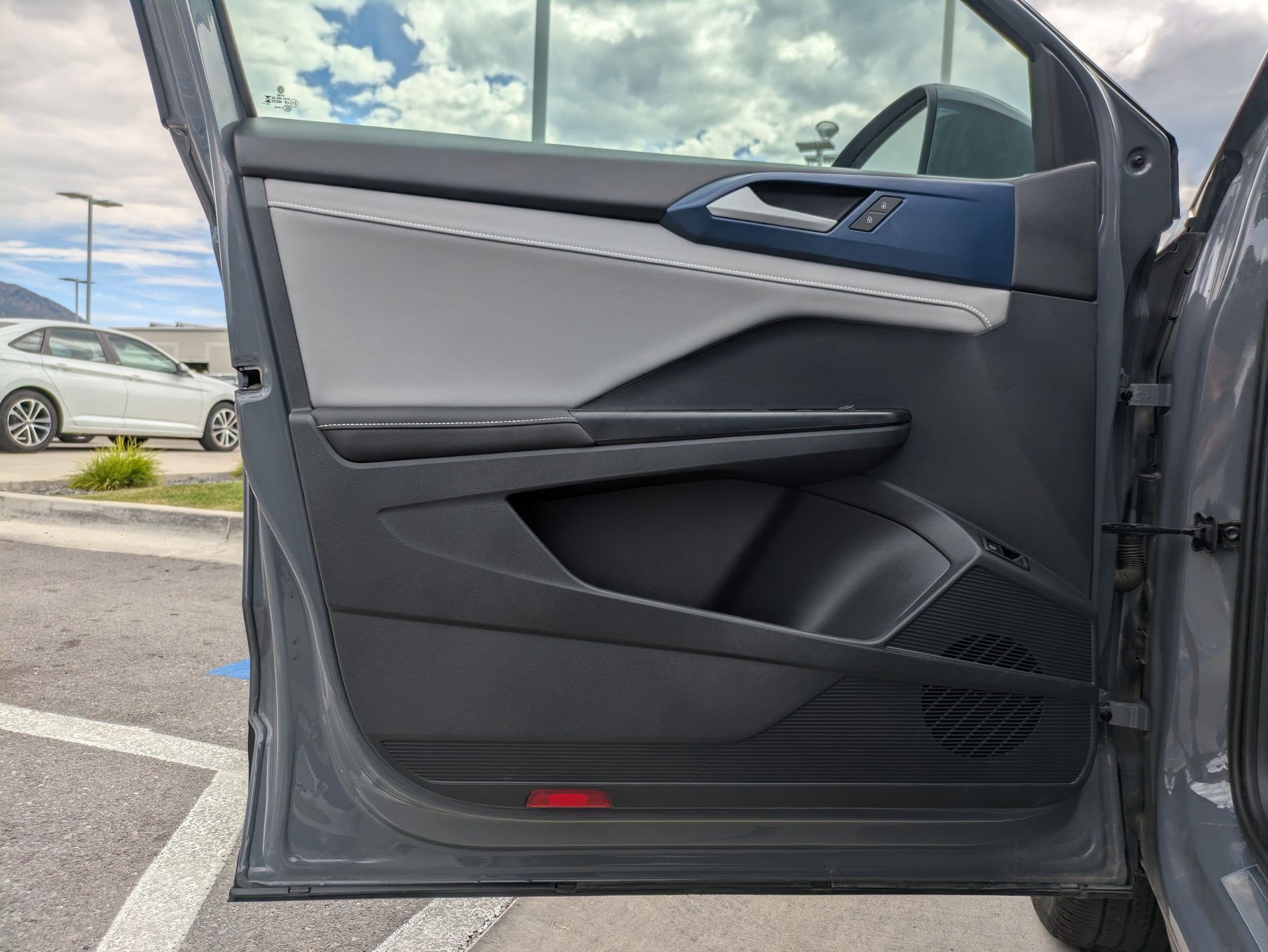 Certified 2024 Volkswagen Taos SE AWD/4WD image 15