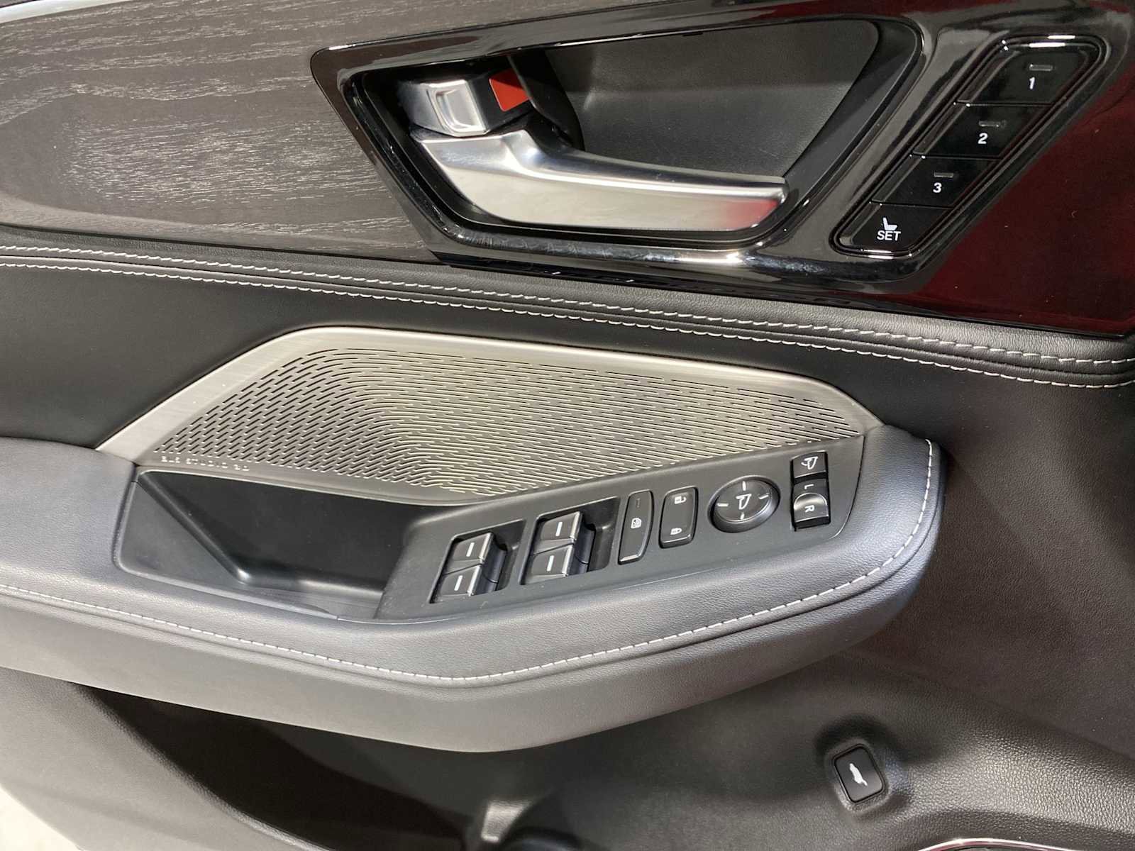 Certified 2023 Acura MDX SH-AWD w/ Advance Package image 23