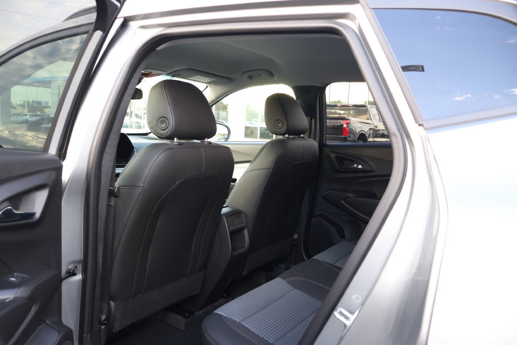 Used 2025 Chevrolet Trax LT w/ Driver Confidence Package FWD image 32