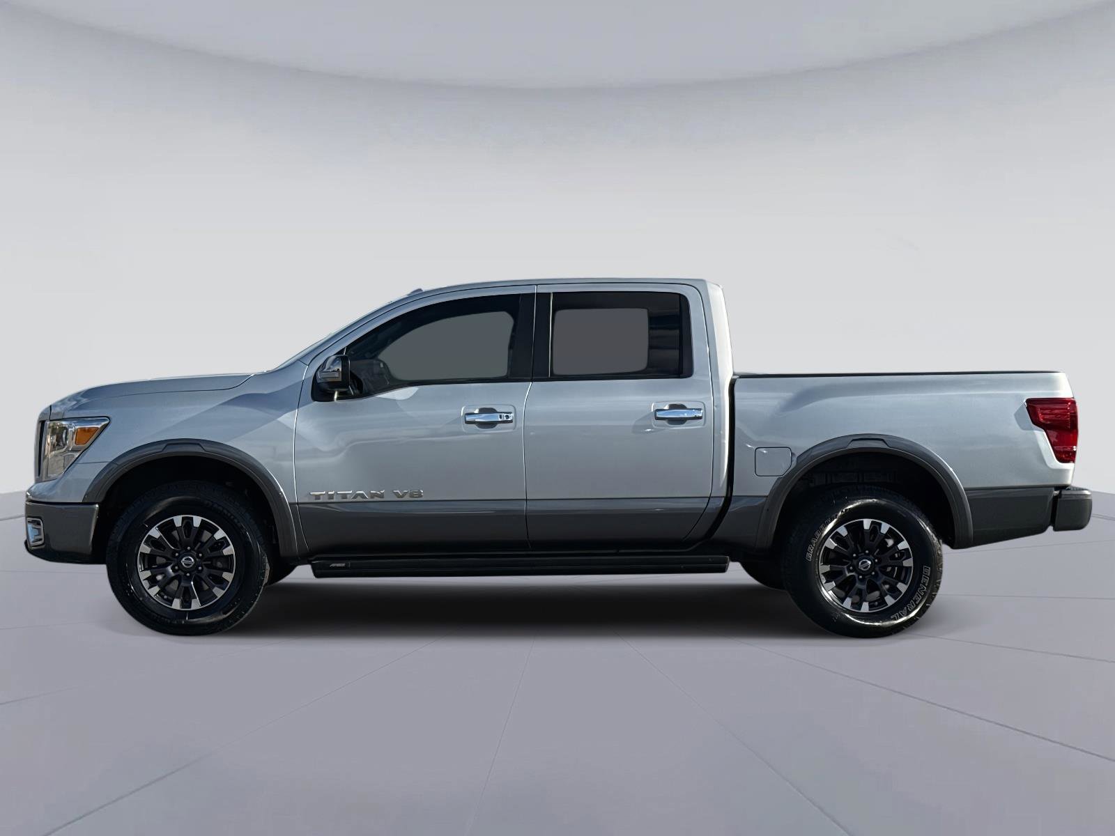 Used 2019 Nissan Titan PRO-4X image 7