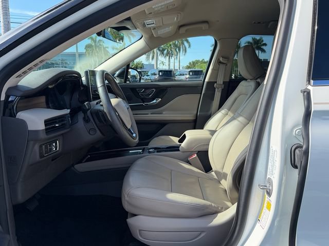 Used 2023 Lincoln Corsair Reserve w/ Equipment Group 201A FWD image 10