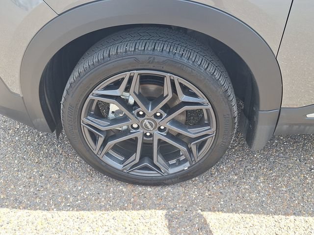 Certified 2025 Nissan Kicks SR FWD image 16