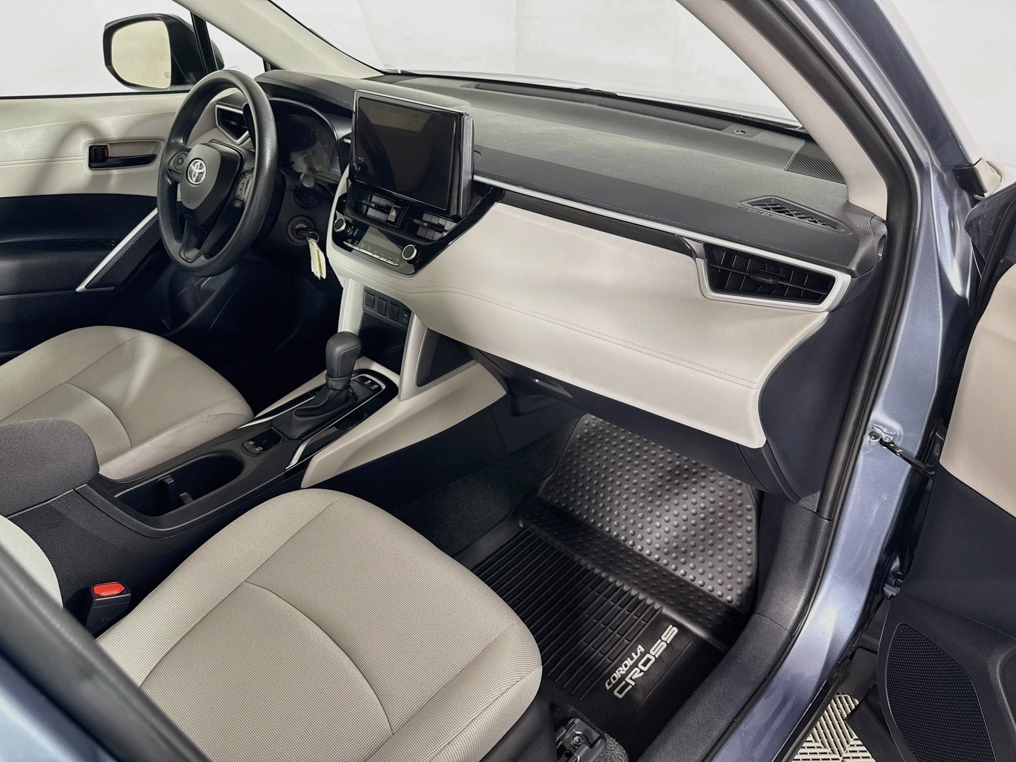 Used 2025 Toyota Corolla Cross L FWD image 27
