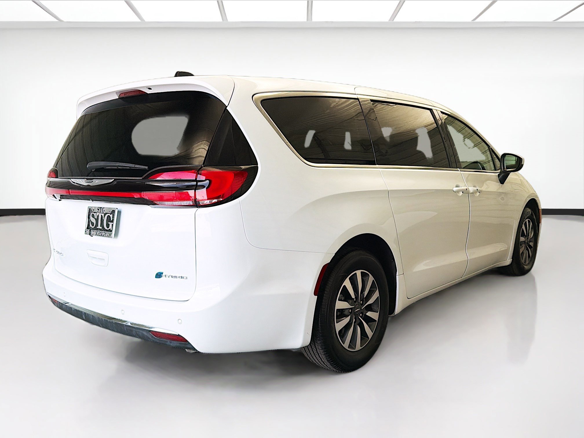 Used 2023 Chrysler Pacifica Touring-L image 4
