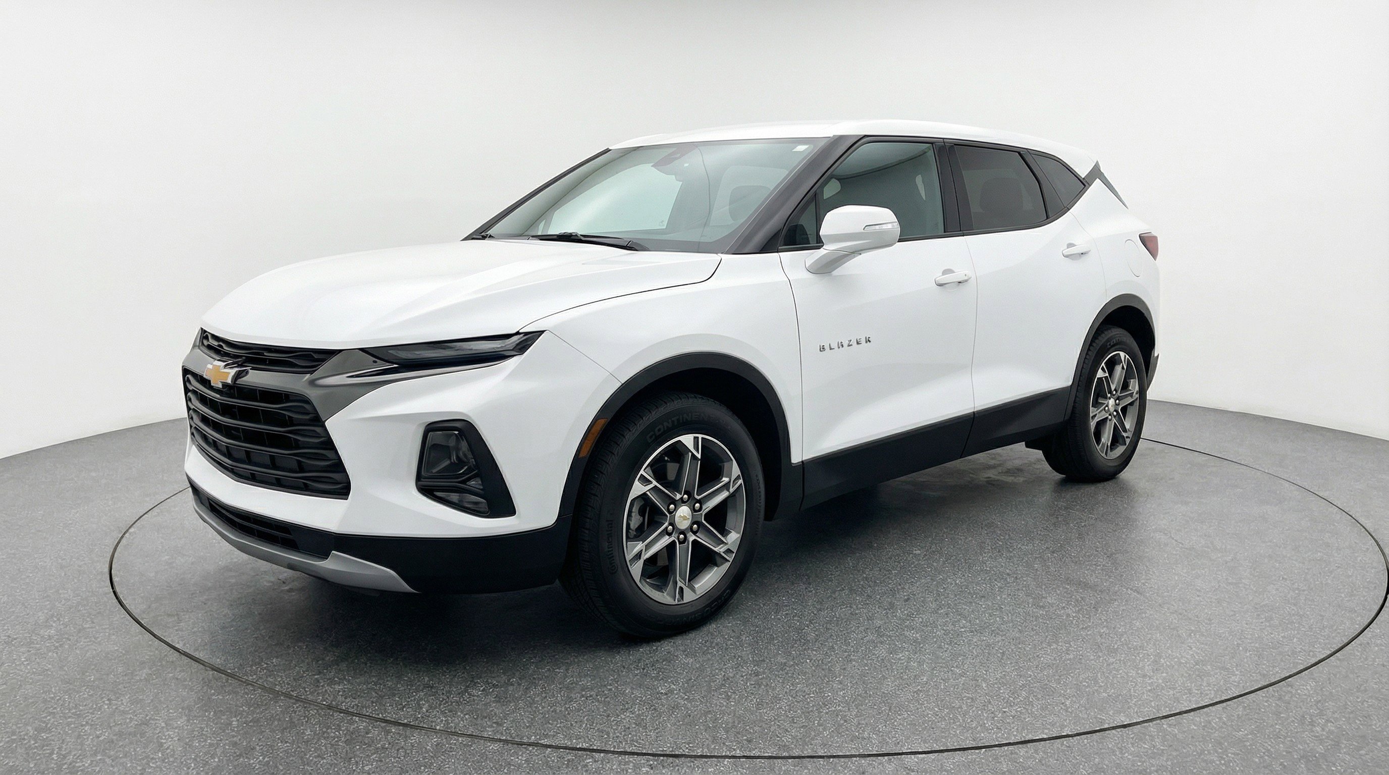 Used 2025 Chevrolet Blazer LT image 3