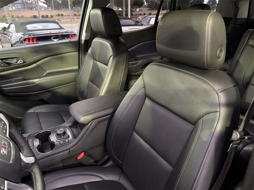 Used 2023 GMC Acadia SLT w/ Elevation Edition image 21