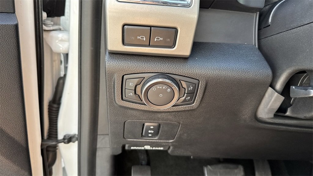 Used 2017 Ford F350 Lariat w/ Chrome Package image 56