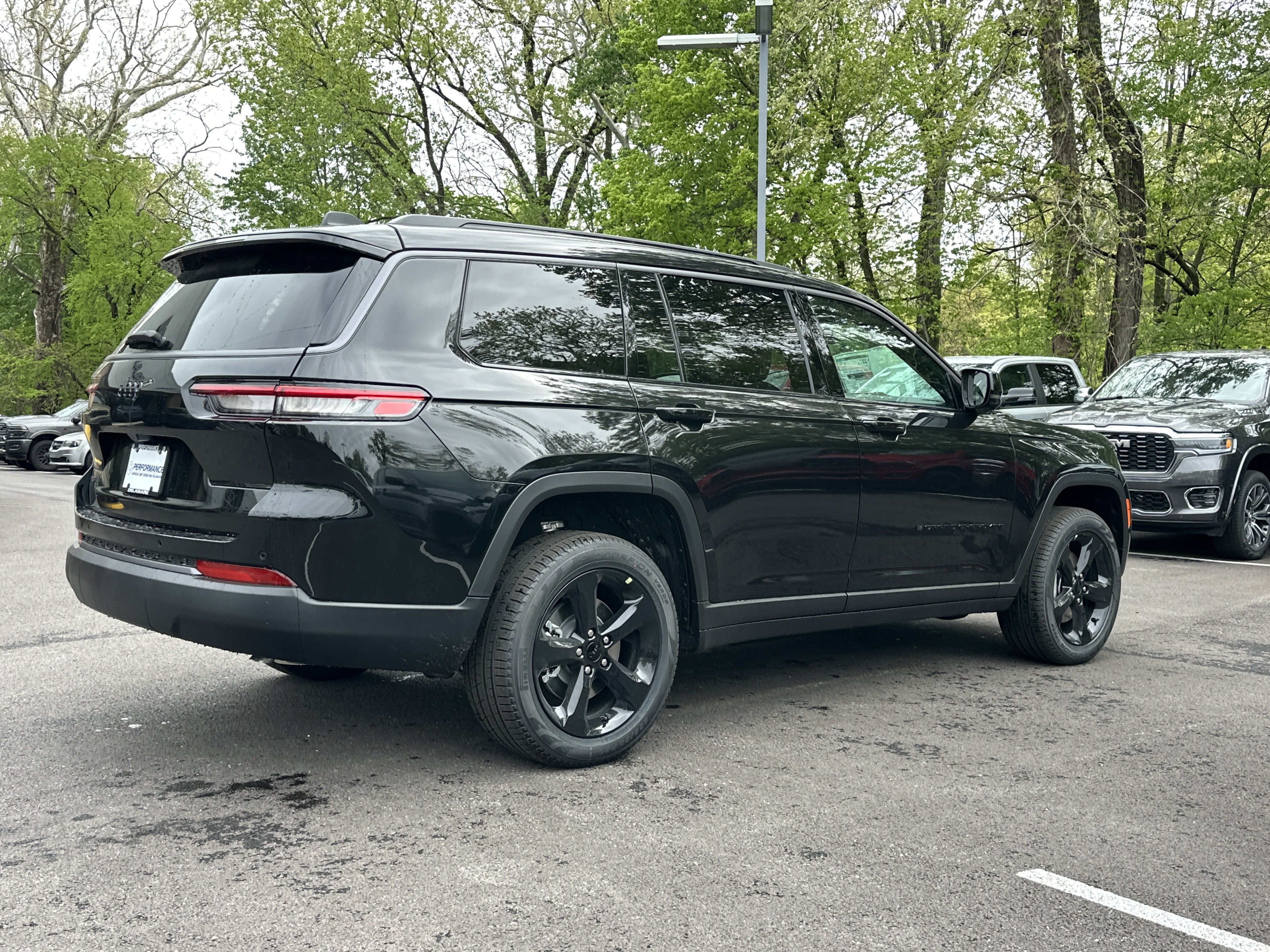 New 2026 Jeep Grand Cherokee L Limited w/ Limited Altitude Package AWD/4WD image 17